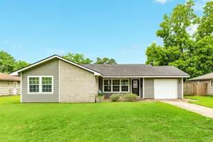 218 Palm Ln, Lake Jackson, TX 77566 - Photo 1