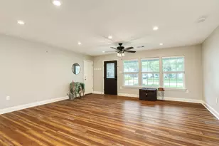 218 Palm Ln, Lake Jackson, TX 77566 - Photo 6