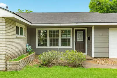 218 Palm Lane, Lake Jackson, TX 77566 - Photo 4