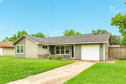 218 Palm Lane, Lake Jackson, TX 77566 - Photo 2