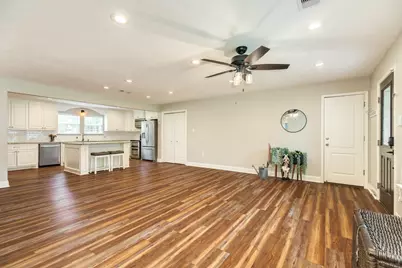 218 Palm Lane, Lake Jackson, TX 77566 - Photo 8