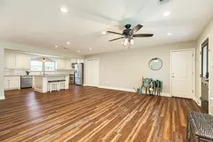 218 Palm Ln, Lake Jackson, TX 77566 - Photo 8