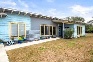 320 Timothy St, Rockport, TX 78382 - Photo 6