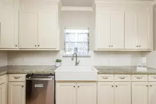 1307 Walton St, Houston, TX 77009 - Photo 8