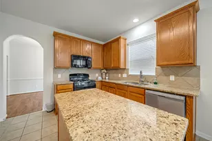 8811 Henrico Ln, Rosenberg, TX 77469 - Photo 4