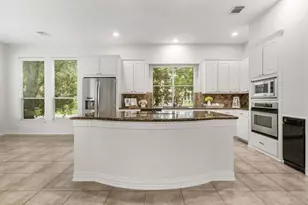 187 E Lansdowne Cir, The Woodlands, TX 77382 - Photo 16