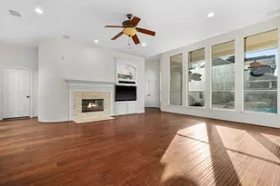 187 E Lansdowne Cir, The Woodlands, TX 77382 - Photo 14