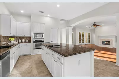 187 E Lansdowne Circle, The Woodlands, TX 77382 - Photo 18