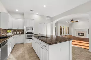 187 E Lansdowne Cir, The Woodlands, TX 77382 - Photo 18