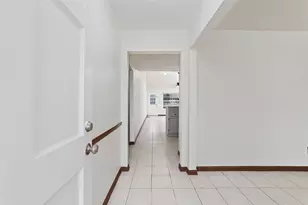 10410 Rancho Bernardo Ln, Sugar Land, TX 77498 - Photo 4