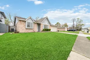 10410 Rancho Bernardo Ln, Sugar Land, TX 77498 - Photo 2