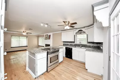 4900 Sandalwood Circle, Baytown, TX 77521 - Photo 6