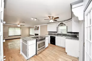 4900 Sandalwood Cir, Baytown, TX 77521 - Photo 6