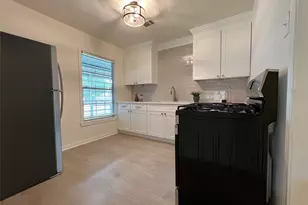 718 E Republic Ave, Baytown, TX 77520 - Photo 14
