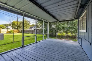 718 E Republic Ave, Baytown, TX 77520 - Photo 22