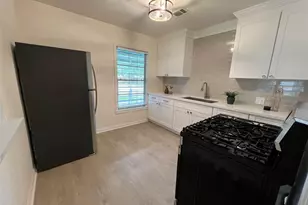 718 E Republic Ave, Baytown, TX 77520 - Photo 12