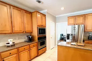 27 E Shale Creek Cir, The Woodlands, TX 77382 - Photo 8