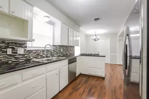 12115 Hillcroft St, Houston, TX 77035 - Photo 6