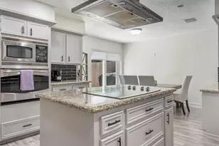 11743 Wickhollow Ln, Houston, TX 77043 - Photo 18