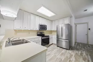 880 Tully Rd, Houston, TX 77079 - Photo 10