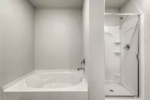 8218 Sunberry Shadow Dr, Houston, TX 77016 - Photo 12