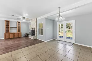 147 E Mosley Ln, Huntsville, TX 77340 - Photo 10