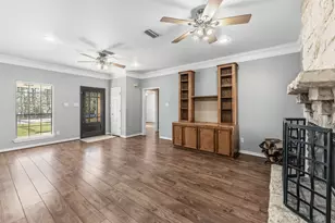 147 E Mosley Ln, Huntsville, TX 77340 - Photo 4