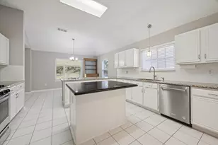 3438 N Peach Hollow Cir, Pearland, TX 77584 - Photo 12