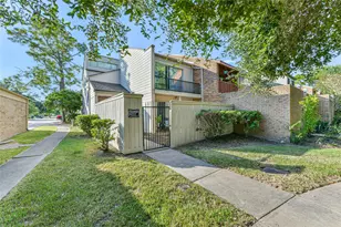 68 Chervil Common, Lake Jackson, TX 77566 - Photo 2