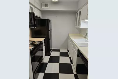 4643 Wild Indigo Street #400, Houston, TX 77027 - Photo 6