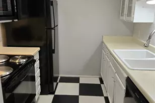 4643 Wild Indigo St, Houston, TX 77027 - Photo 6