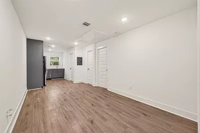 5729 Newport Street #B, Houston, TX 77023 - Photo 2