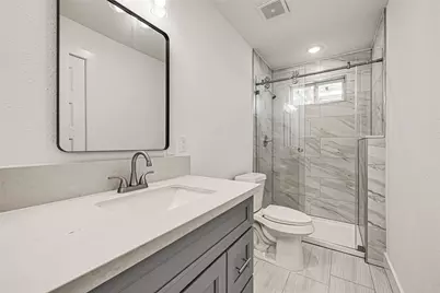 5729 Newport Street #B, Houston, TX 77023 - Photo 4