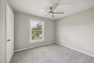 613 Winding Way St, Lake Jackson, TX 77566 - Photo 8