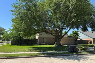 5614 Country Green St, League City, TX 77573 - Photo 2