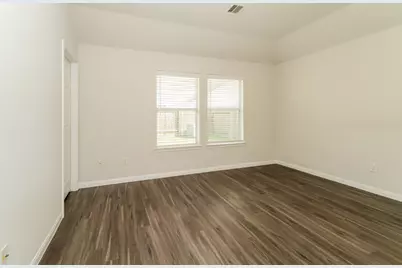 5530 Plantation Forest Drive, Katy, TX 77449 - Photo 12