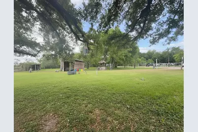 8925 Spruce Street, Hitchcock, TX 77563 - Photo 6