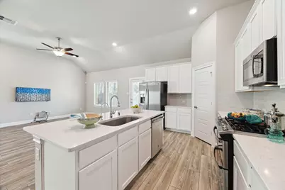 17108 Coneflower Place, Conroe, TX 77385 - Photo 4