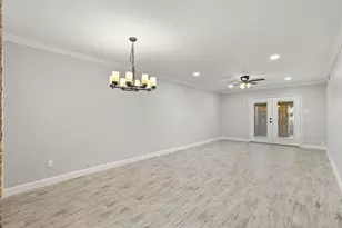 13010 Trail Hollow Dr, Houston, TX 77079 - Photo 6