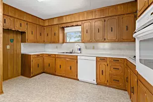 621 Henry Ln, Winnie, TX 77665 - Photo 6