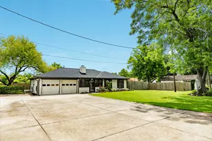 102 Turner St, Clute, TX 77531 - Photo 2
