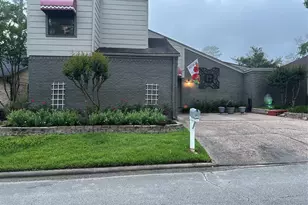 728 Hogan Dr, Conroe, TX 77302 - Photo 2