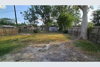 5122 Myrtlewood Street, Houston, TX 77033 - Photo 20