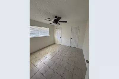 10134 Kirkglen Drive, Houston, TX 77089 - Photo 16