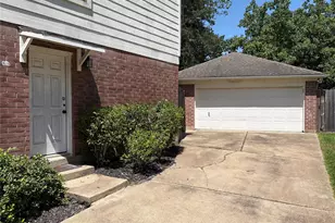 2319 Mill Creek Dr, Sugar Land, TX 77478 - Photo 2