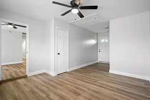9231 Cobbleshire Dr, Houston, TX 77037 - Photo 4