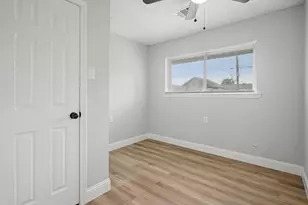 9231 Cobbleshire Dr, Houston, TX 77037 - Photo 10