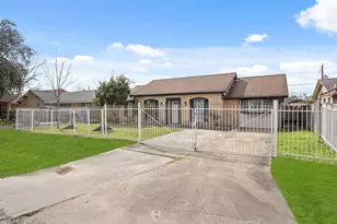 9231 Cobbleshire Dr, Houston, TX 77037 - Photo 1