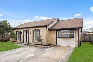 9231 Cobbleshire Dr, Houston, TX 77037 - Photo 2