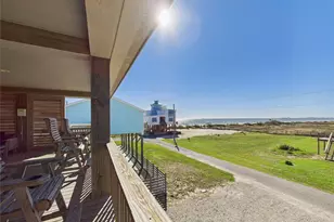 842 Main St, Crystal Beach, TX 77650 - Photo 24